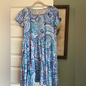 Lilly Pulitzer EEUC /M Colorful Playful print- Flattering and Comfortable
